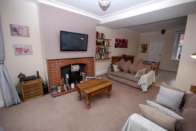 Lounge / Dining Area