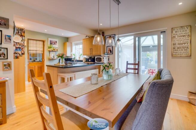 4 bed Semi-Detached for sale Image 10