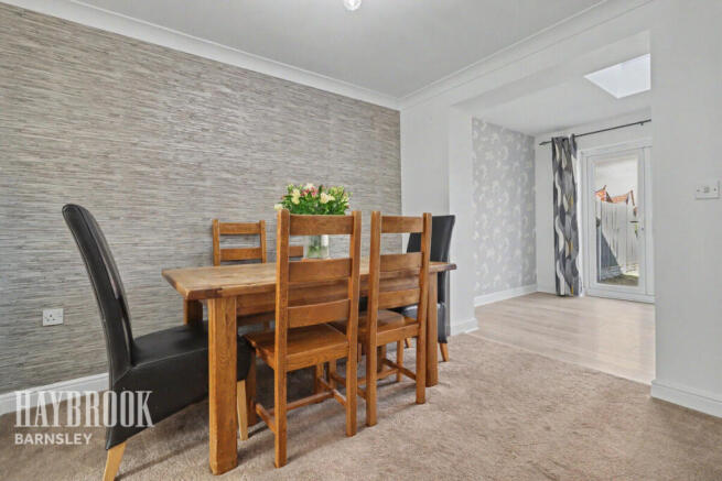 4 bed Detached for sale Image 8
