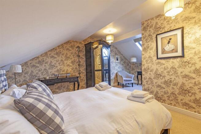 Bedroom 1-2.jpg