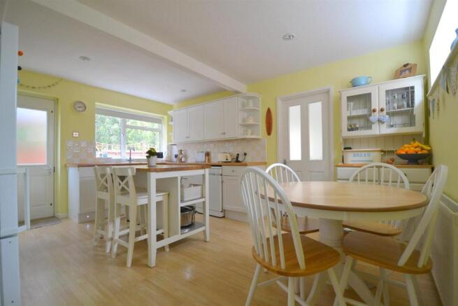 kitchen 1.JPG