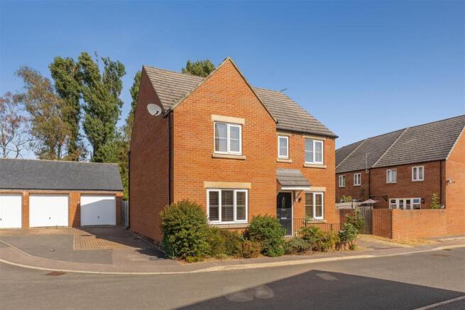 2 Wiggins Close, Bloxham-1.jpg