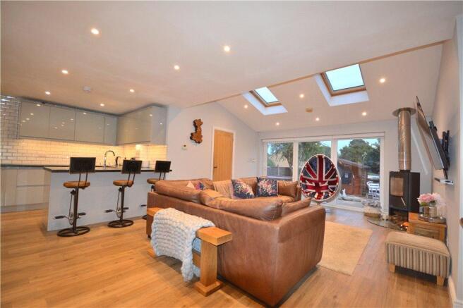 Kitchen / Lounge