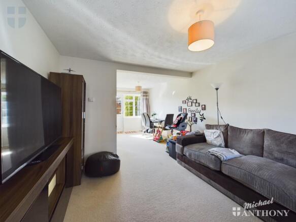 CAM02538G0-PR0239-STILL019