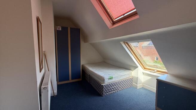 4 bed House to rent Image 9