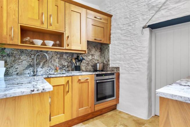 kitchen 1.jpg
