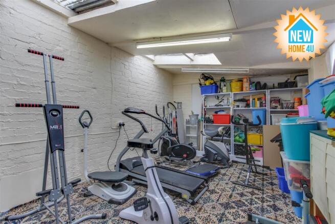 HOME GYM / OUTHOUSE: