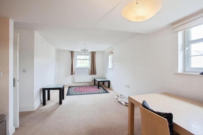 2 bed Apartment for sale Image 11