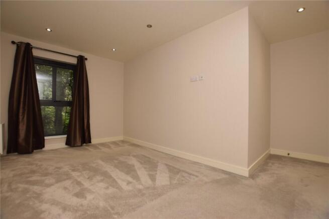 2 bed Apartment to rent Image 5