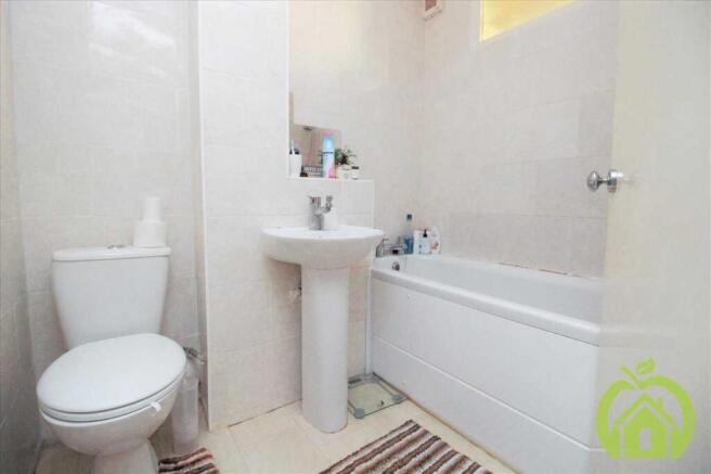 Harkness Close, Romford photo 4