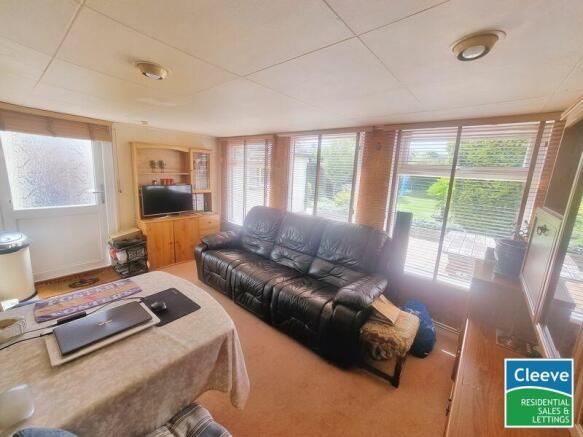 Lounge / Dining