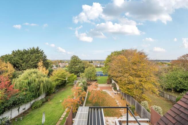 1369895-4-68f0e1a...