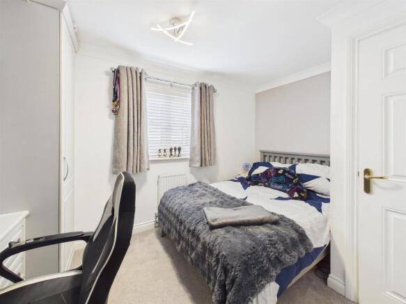5 bed Detached for sale Image 11