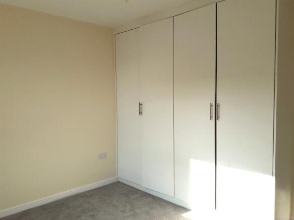 2 bed Town House to rent Image 5