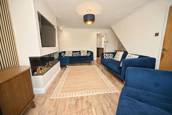 4 bed Detached for sale Image 5