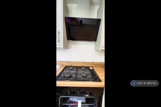 4 bed Terraced to rent Image 5