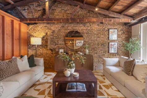 Holland Park Mews, London W11