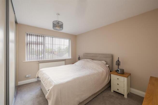 4 bed Detached for sale Image 11