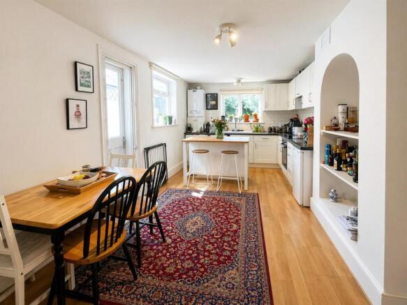 Kitchen 1.jpeg