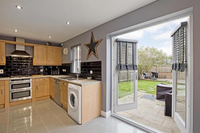 4 bed House for sale Image 7