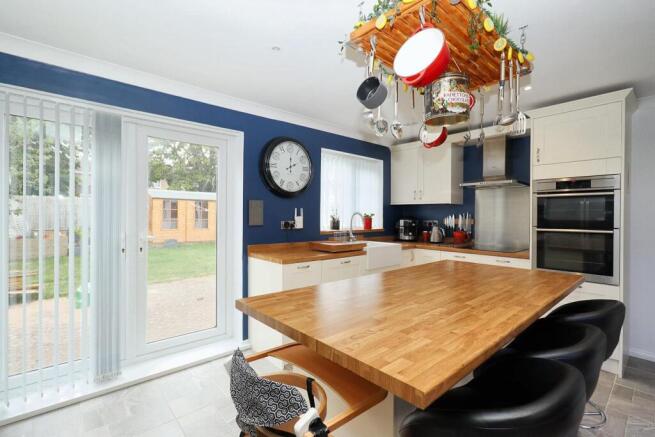 4 bed Detached for sale Image 4