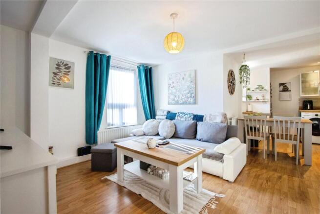 2 bed Flat for sale Image 5