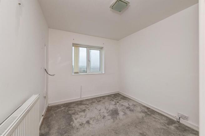 5 bed Semi-Detached for sale Image 11