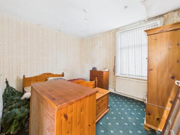 4 bed House for sale Image 6
