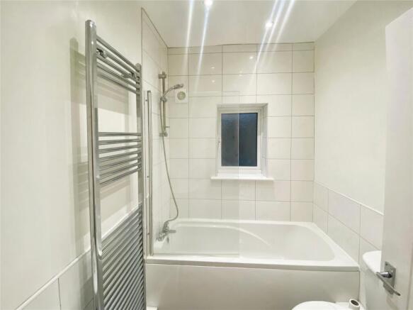 3 bed Terraced to rent Image 10