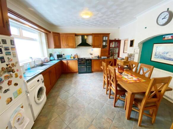 Kitchen4.jpg
