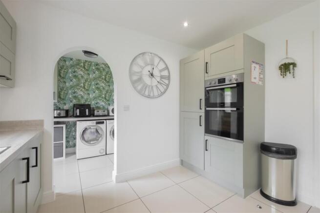 4 bed Detached for sale Image 7