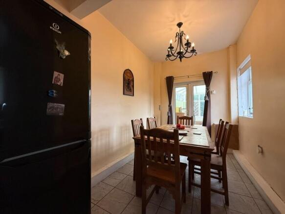 2 bed End of Terrace to rent Image 7