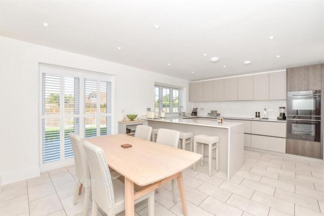 Kitchen/ Breakfast Room