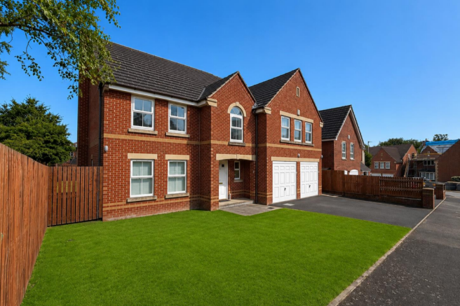 6 bed Detached for sale in leeds