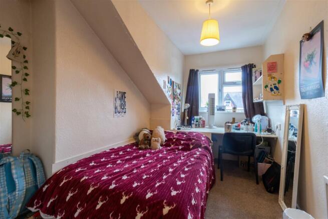 7 bed House to rent Image 8