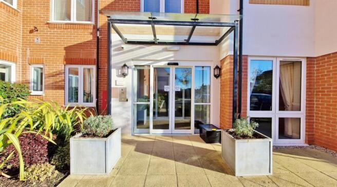 COMMUNAL GARDENS & PARKING