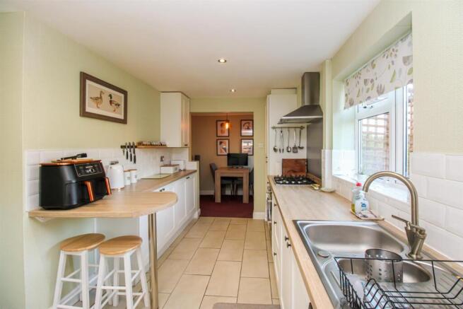 KITCHEN/BREAKFAST ROOM