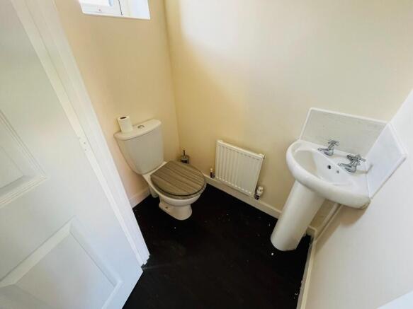 2 bed Terraced to rent Image 6