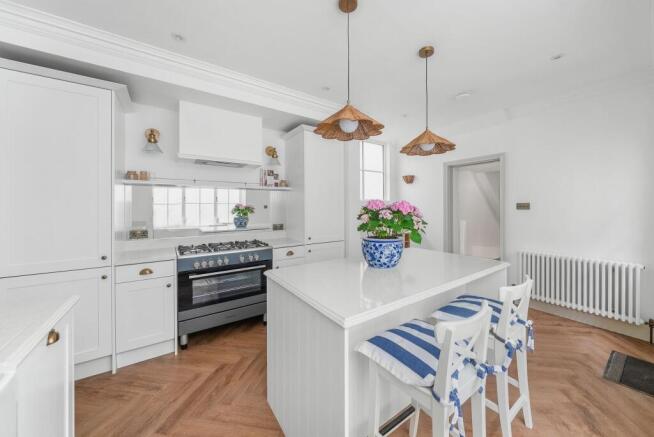 3 bed Flat for sale Image 7