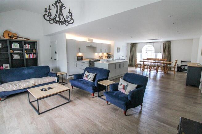 2 bed Apartment for sale Image 6