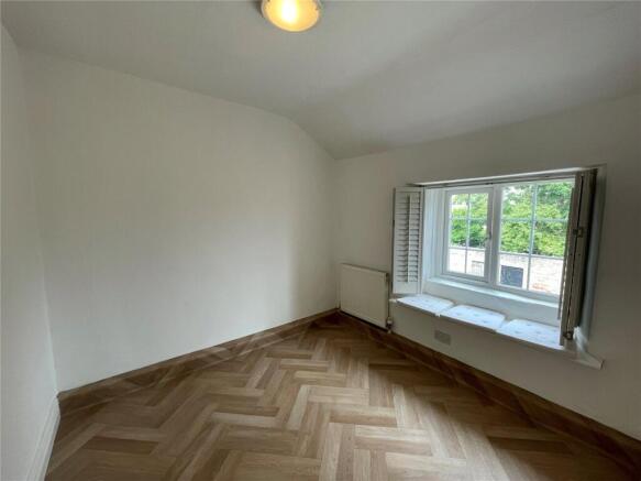 2 bed Terraced to rent Image 6