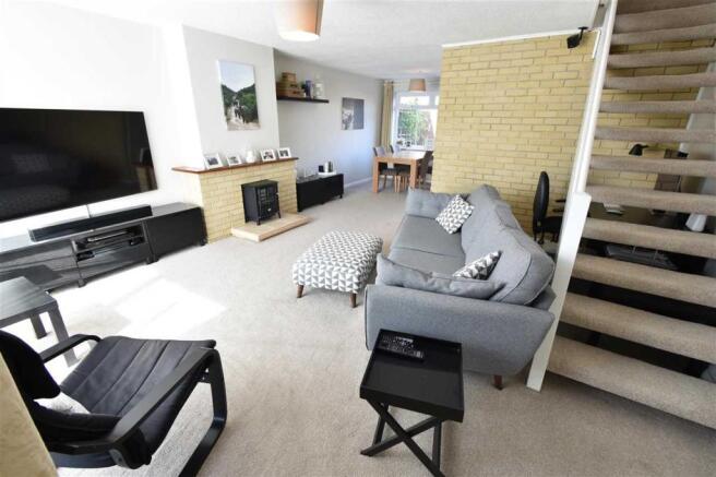 LIVING/DINING ROOM