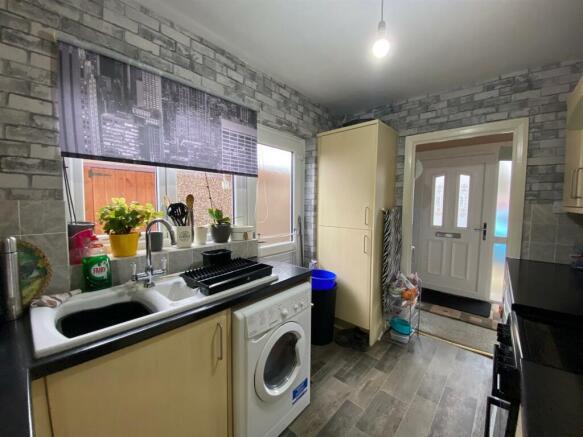 75 chantry kitchen 3.jpg