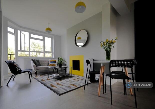 Lounge/Dining Area