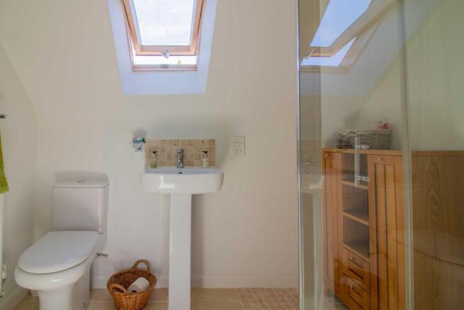Ensuite to Bed 1