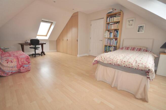 BEDROOM 4