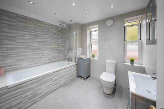 FAMILY BATHROOM