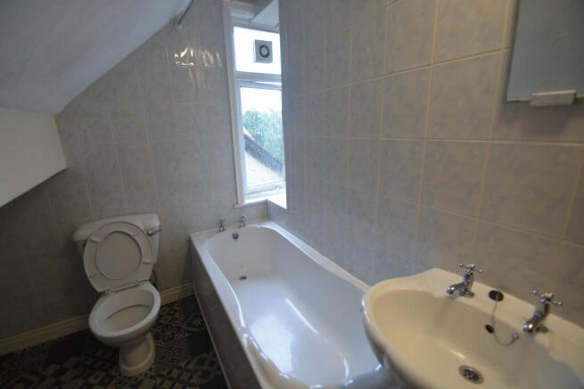 5 bed House to rent Image 6