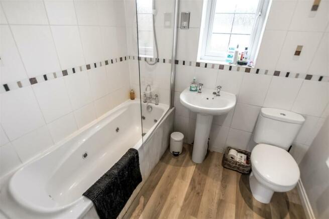 Family Bathroom/WC