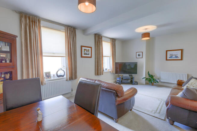 3 bed Apartment for sale Image 12